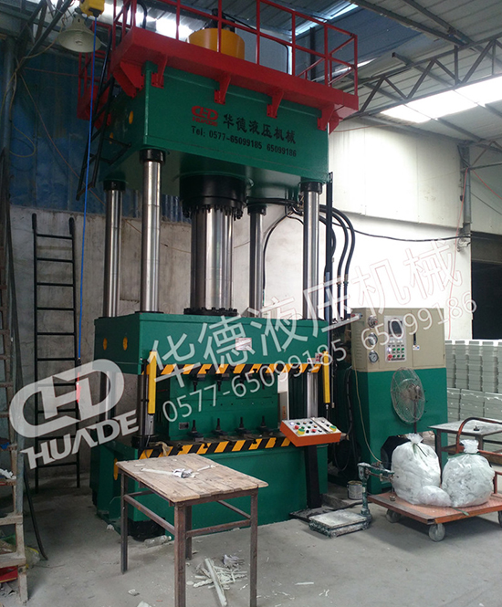 HDY71係(xi)列四(si)柱(zhu)液壓機(ji)