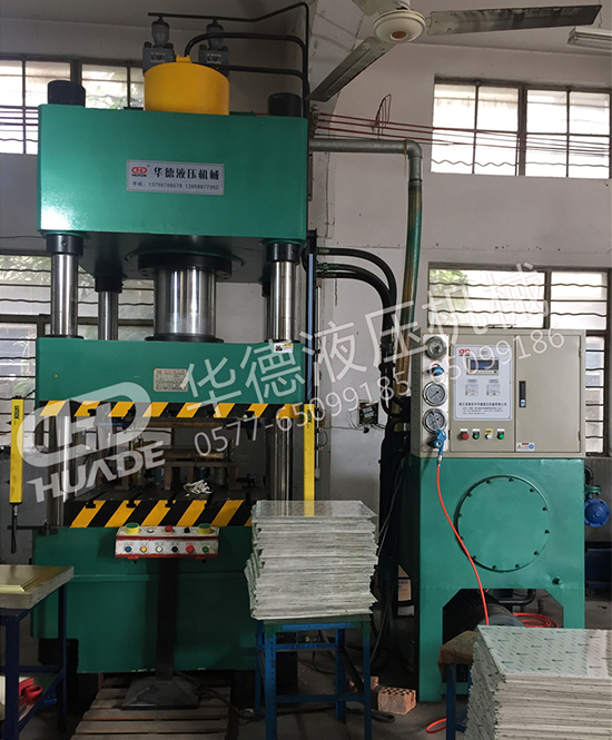 HDY弔頂（鋁釦闆）成型液(ye)壓(ya)機